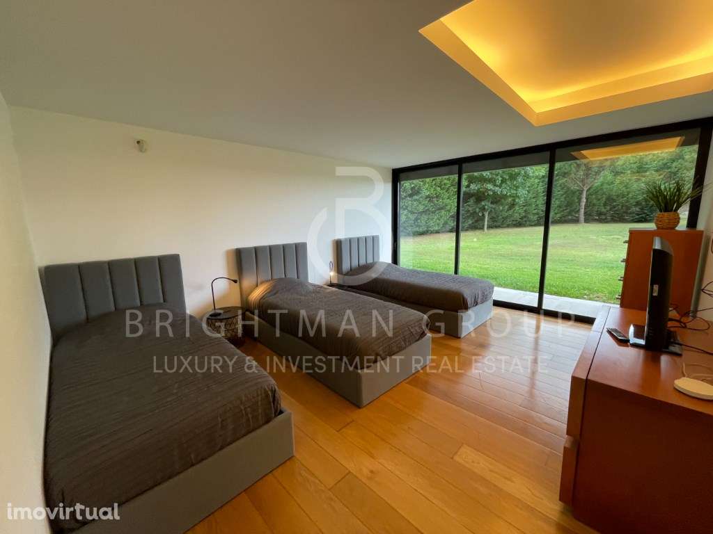 Moradia contemporânea com piscina em Santo Tirso - Grande imagem: 2/60