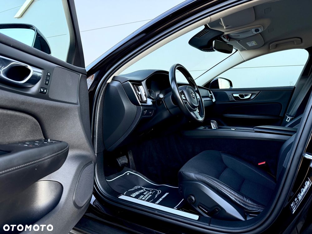 Volvo V60 Cross Country - 25
