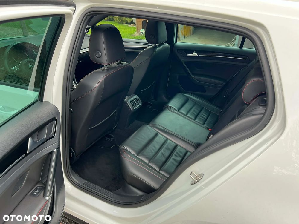 Volkswagen Golf - 11