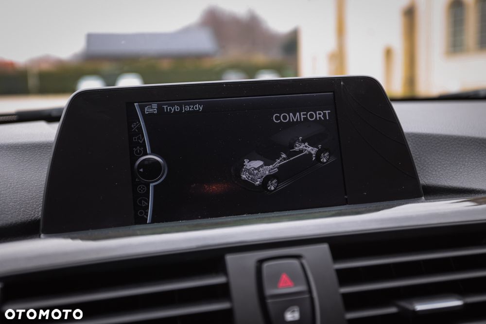 BMW Seria 3 320d xDrive Luxury Line - 37