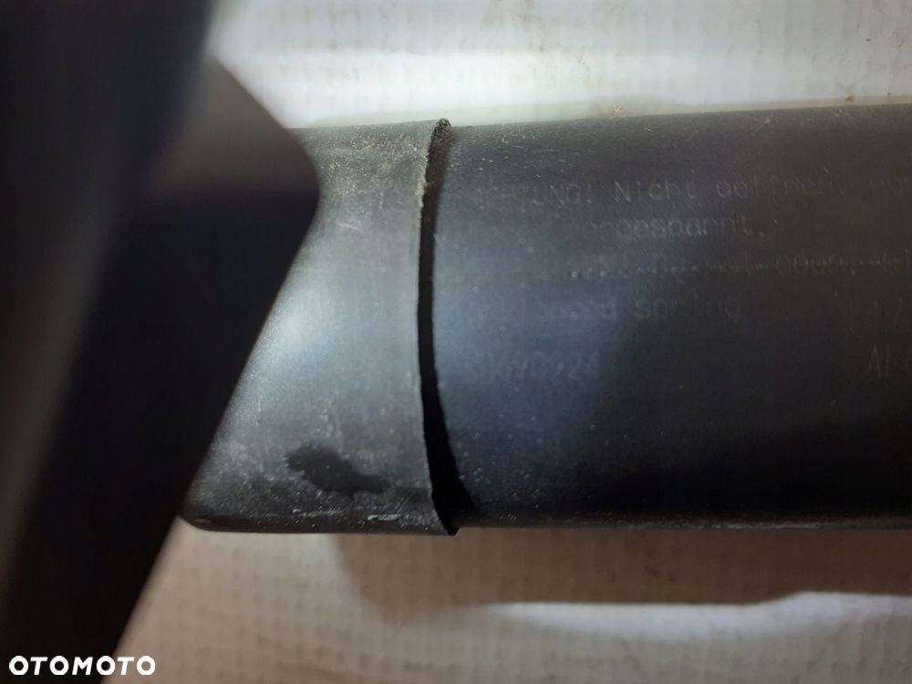 Volvo V60 II siłownik tylnej klapy 19-22r.31690924