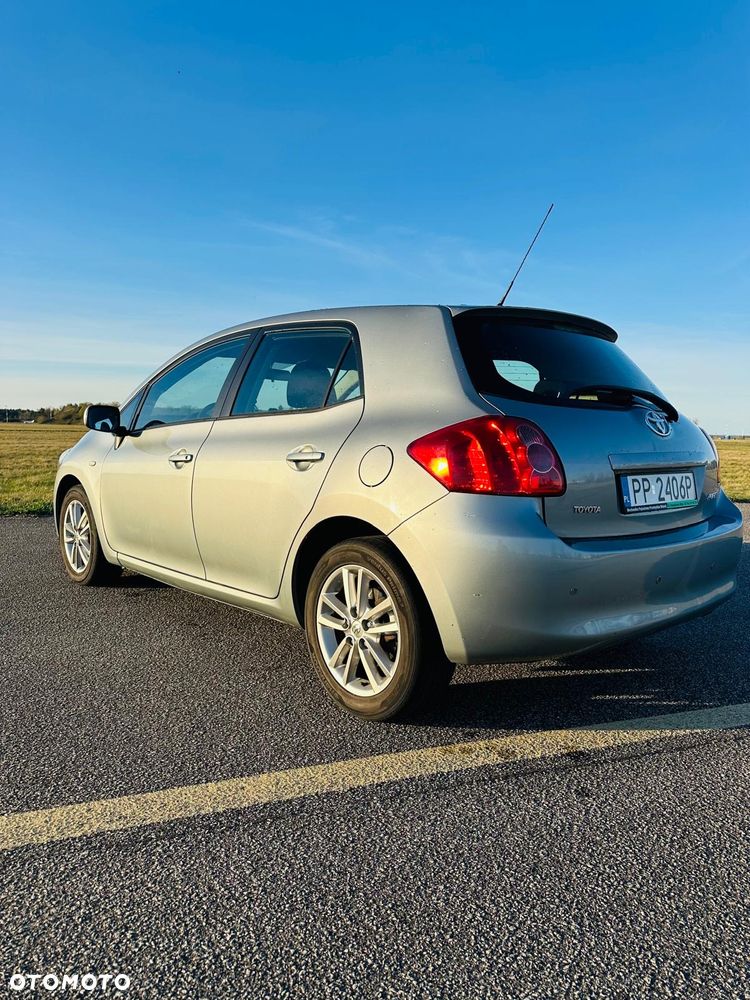 Toyota Auris 1.6 VVT-i Terra - 2