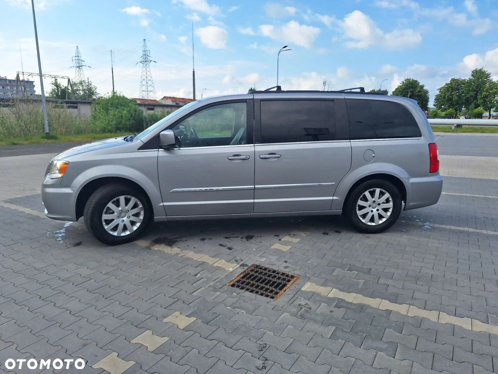 Chrysler Town & Country - 2