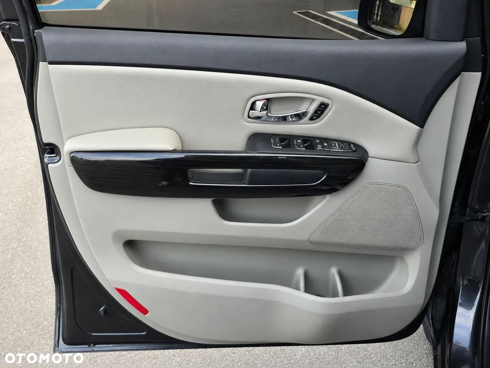 Kia Carnival - 14
