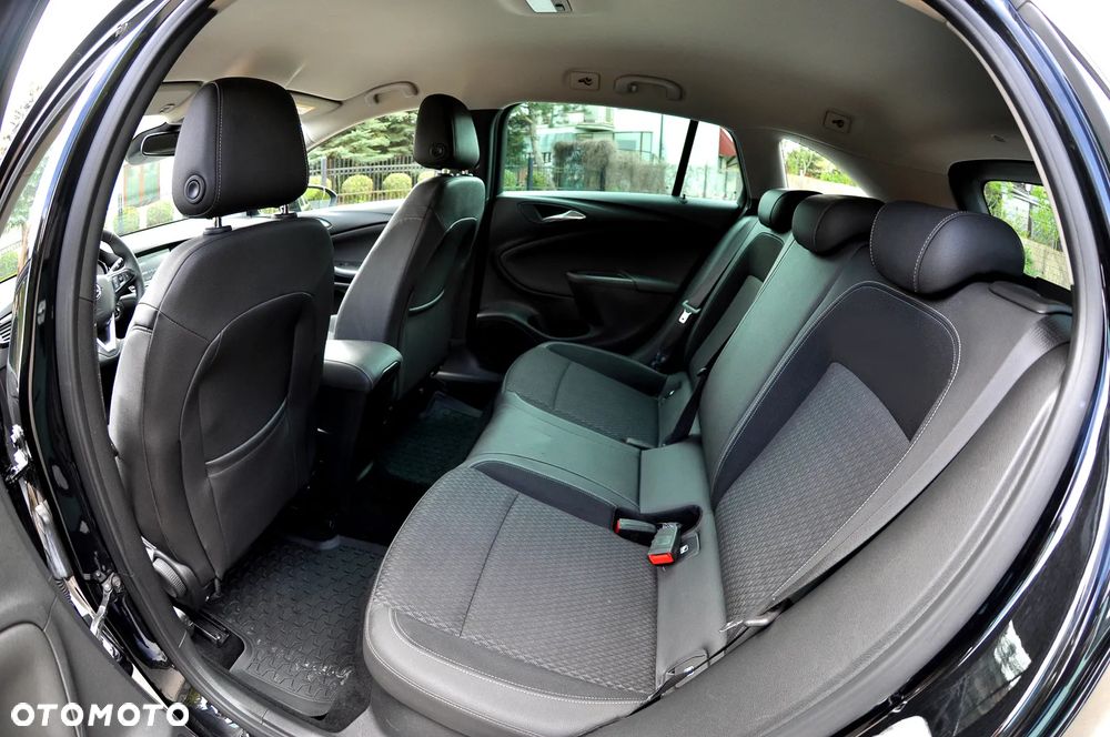 Opel Astra 1.4 T Dynamic S&S - 9