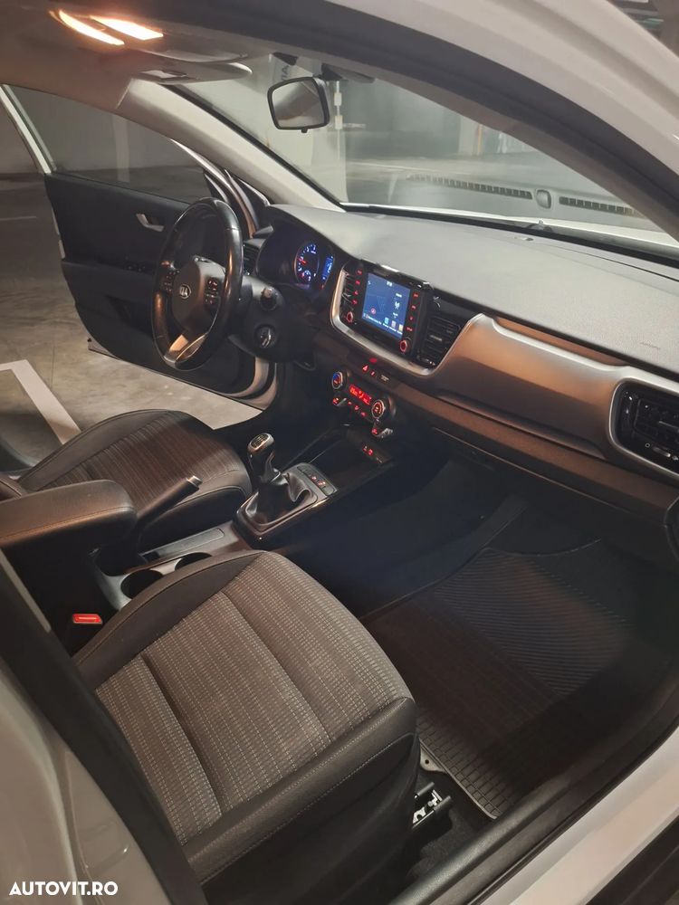 Kia Stonic 1.6 DSL HP Urban - 3