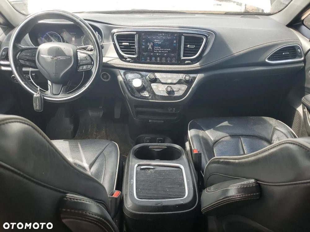 Chrysler Pacifica - 8