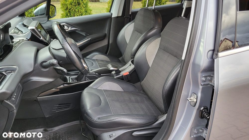 Peugeot 2008 1.2 Pure Tech Allure S&S - 9