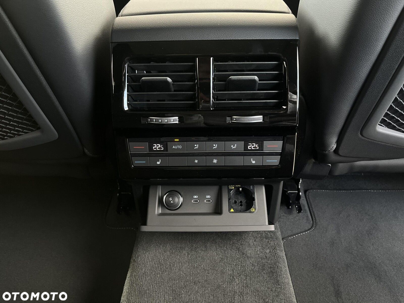 Volkswagen Touareg 3.0 V6 TDI 4Motion R-Line - 23