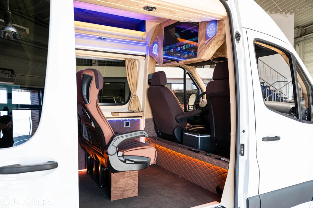 Mercedes-Benz Sprinter Long Custom - 29