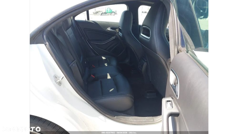 Mercedes-Benz CLA 250 4Matic 7G-DCT AMG Line - 11