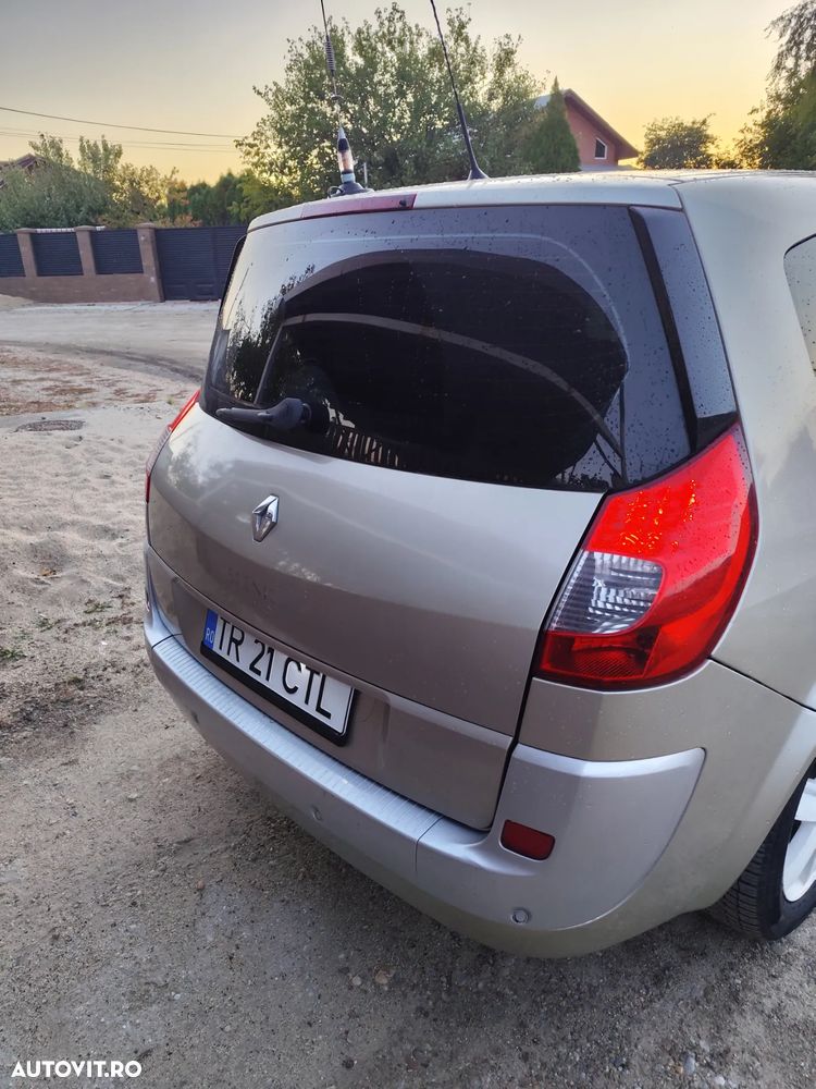 Renault Scenic 1.9 dCi FAP Dynamique - 3