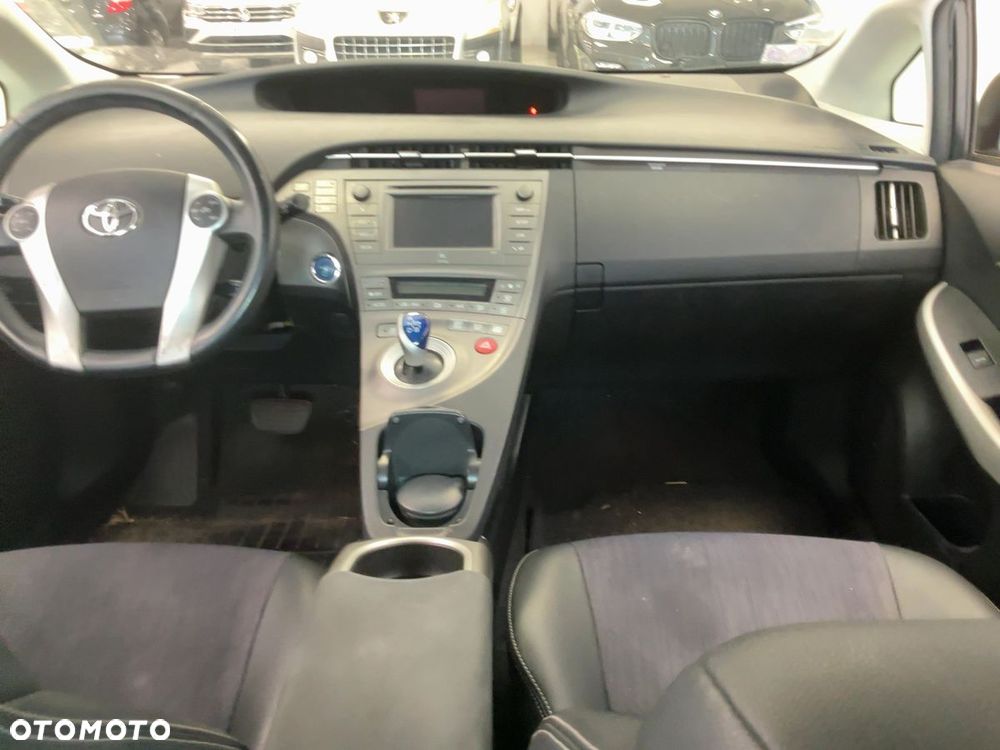 Toyota Prius (Hybrid) Executive - 6
