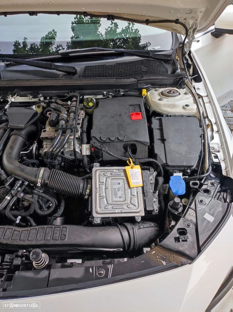 Mercedes-Benz A 250 Limousine e 8G-DCT Progressive - 42