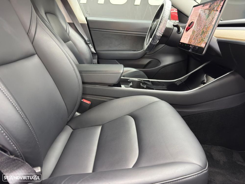 Tesla Model 3 - 24