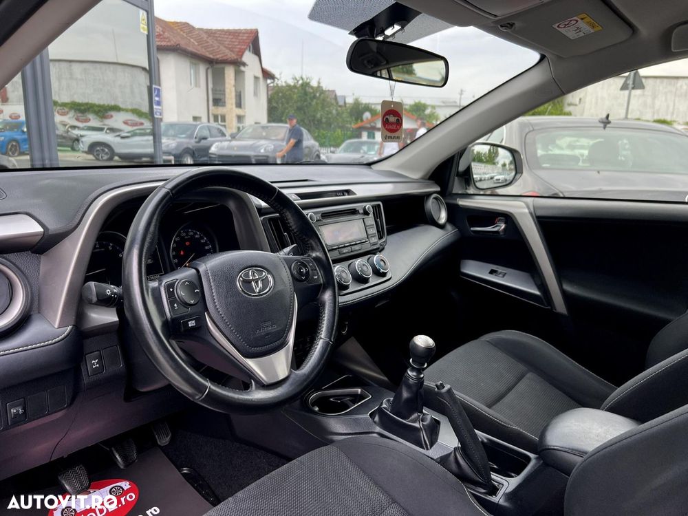 Toyota RAV4 - 6
