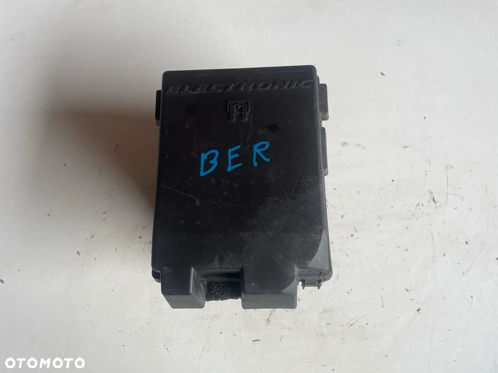 CITROEN BERLINGO SKRZYNKA OSŁONA OBUDOWA SKRZYNKI BEZPIECZNIKÓW 9643581380 - 1