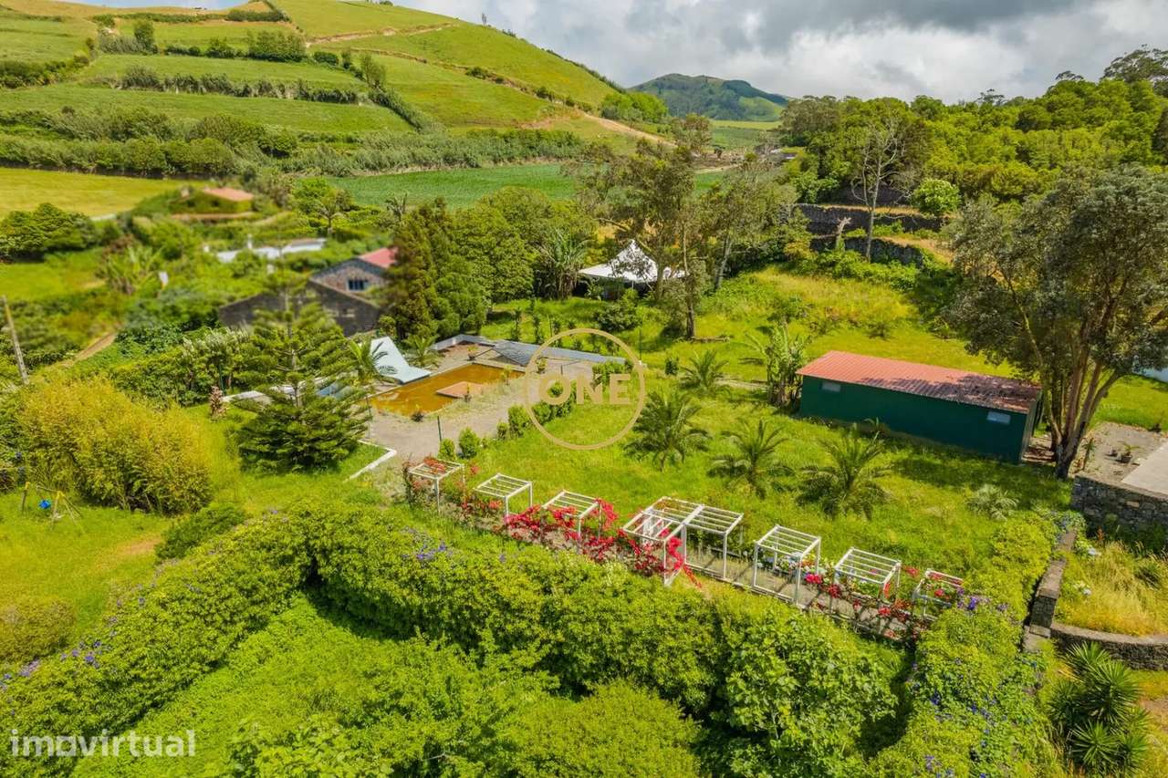 Propriedade com Moradia T6 e Terreno de 6.044 m² – Ribeira Grande - Grande imagem: 3/38