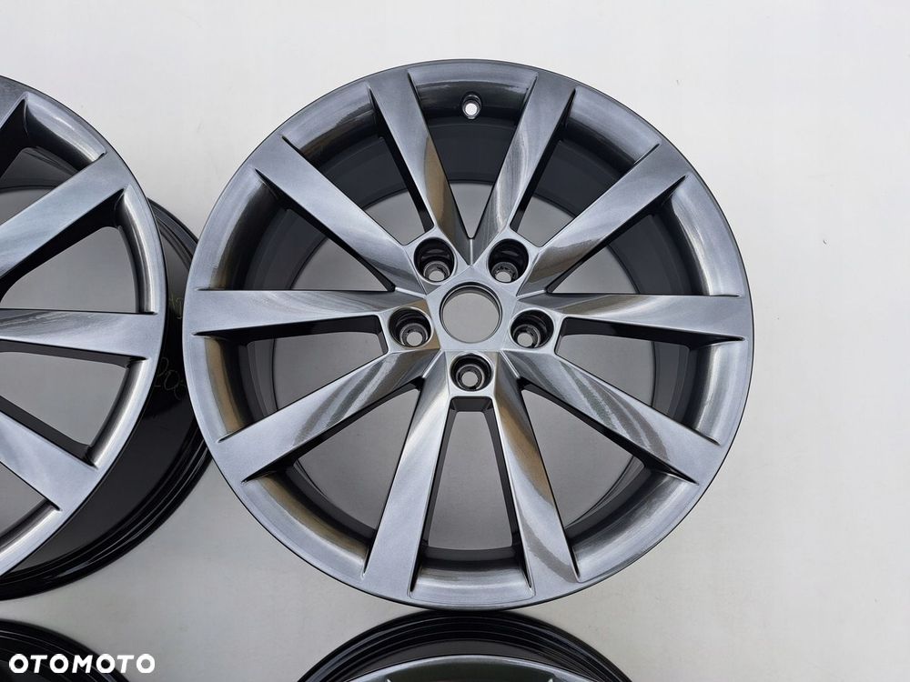 ORYG. SKODA 5E0 OCTAVIA 18 SHADOW CHROME - 3