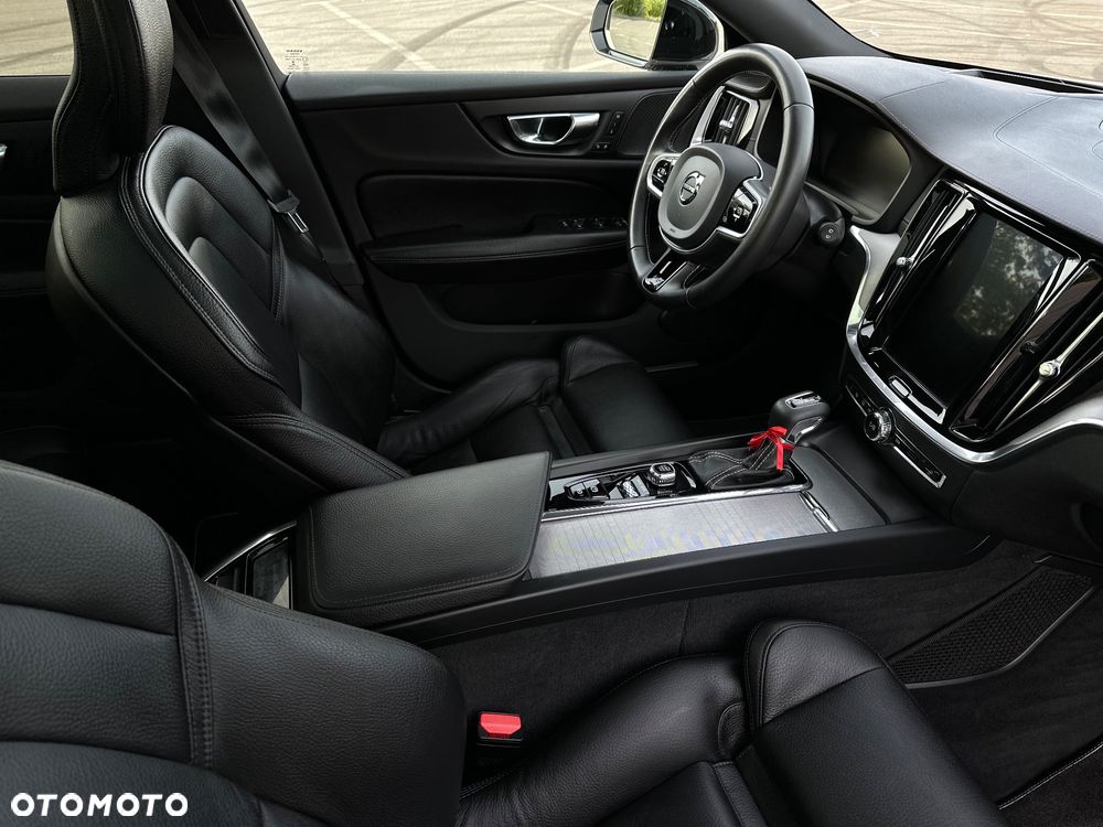 Volvo V60 D4 R-Design - 20