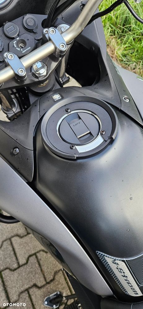 Suzuki V-STROM - 10