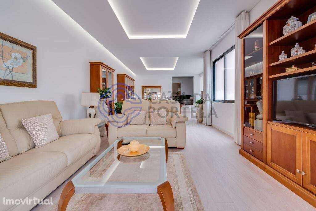 Moradia Renovada em Câmara de Lobos – 6 Pisos de Conforto e Versati - Grande imagem: 5/57