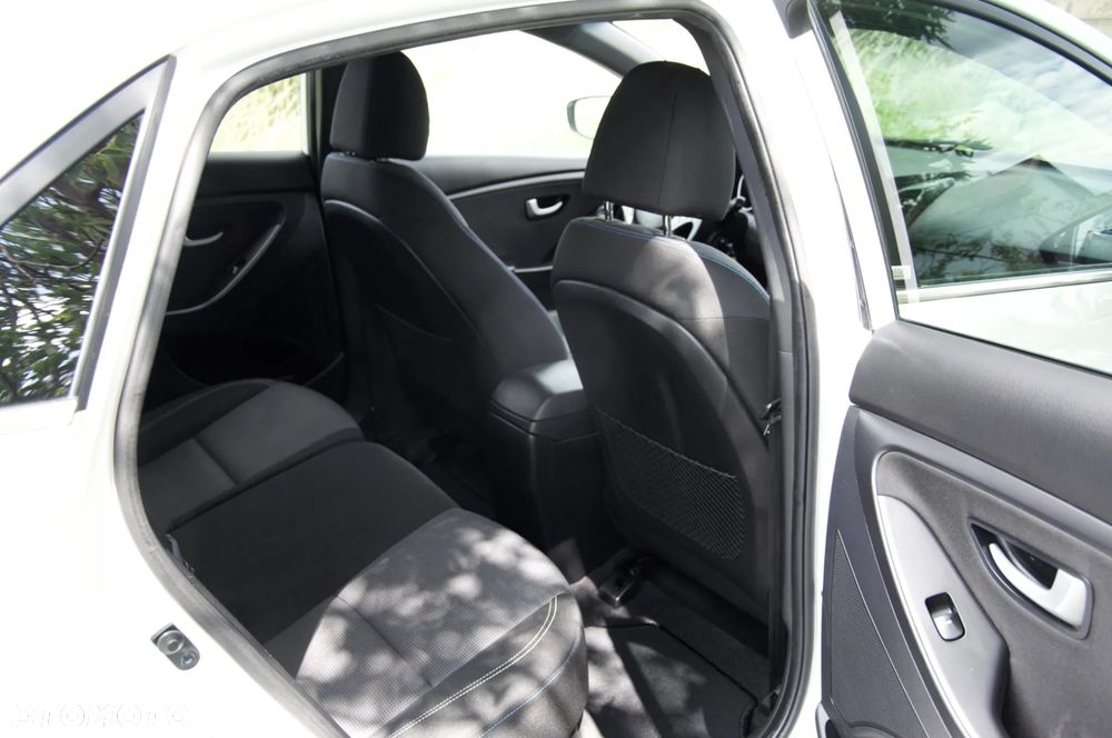 Hyundai i30 blue 1.6 GDI Passion - 25
