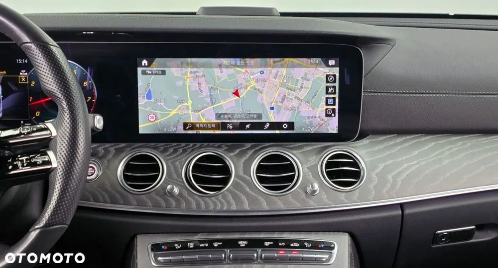 Mercedes-Benz Klasa E 300 9G-TRONIC - 9