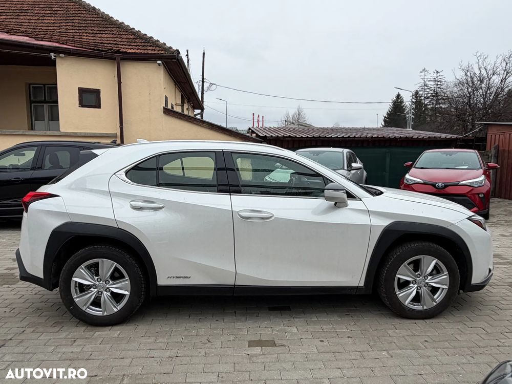 Lexus UX 250h Business Edition - 20