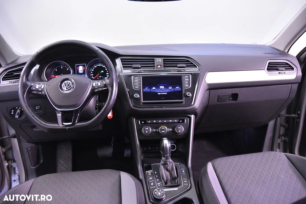 Volkswagen Tiguan - 9