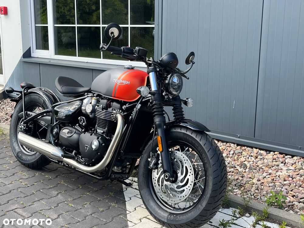 Triumph Bonneville Bobber - 4