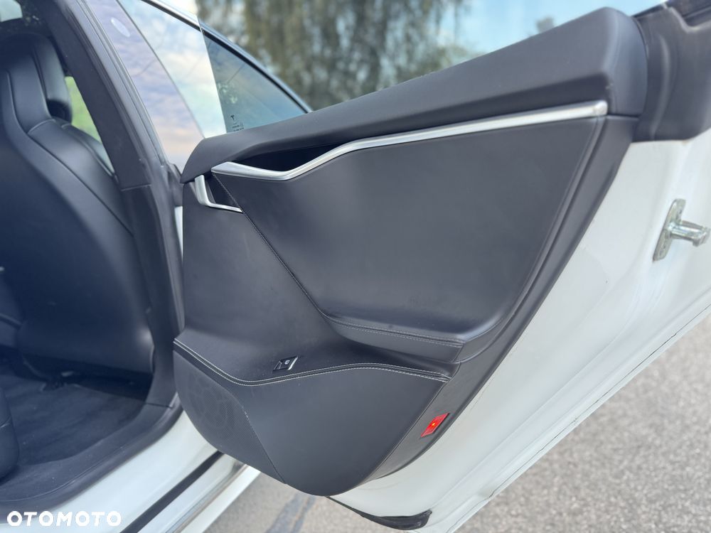 Tesla Model S Long Range Plus - 32