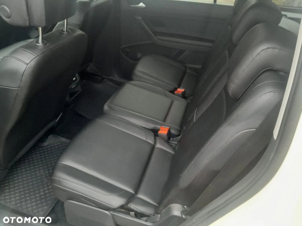 Volkswagen Touran - 14