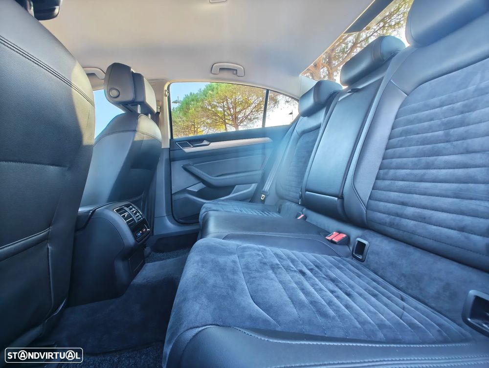 VW Passat 2.0 TDI Highline - 16