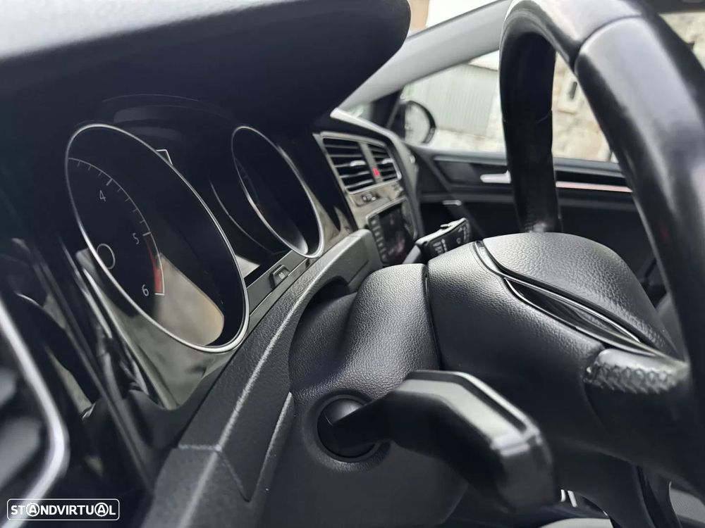 VW Golf Variant 1.6 TDi Highline DSG - 33