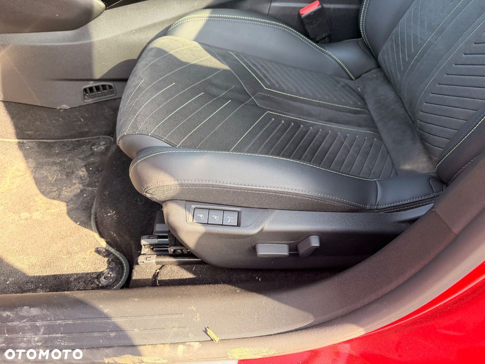 Peugeot 208 1.2 mHEV GT - 9