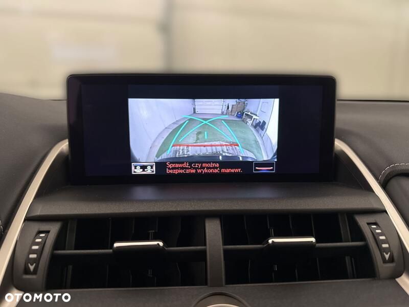 Lexus NX 300h Business Edition AWD - 17