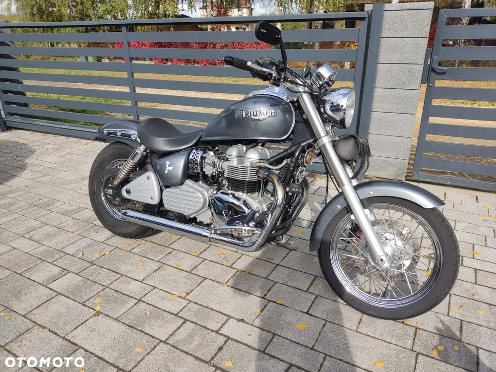 Triumph Bonneville - 8