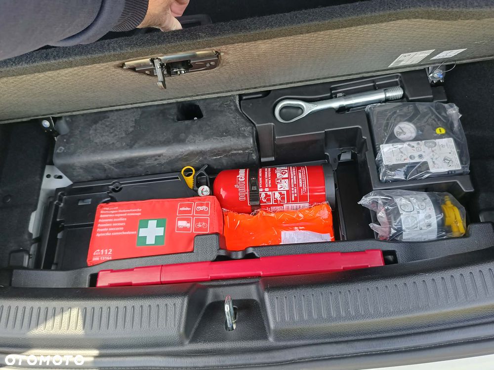 Mercedes-Benz Klasa A 250 E 8G-DCT Progressive - 35