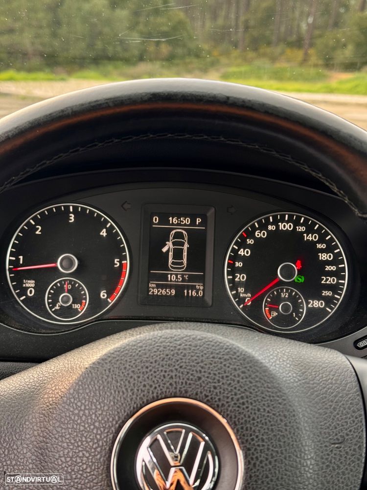 VW Jetta 1.6 TDi Highline DSG - 17