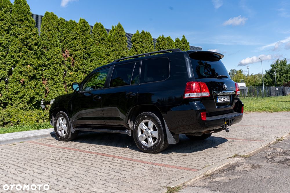 Toyota Land Cruiser - 10