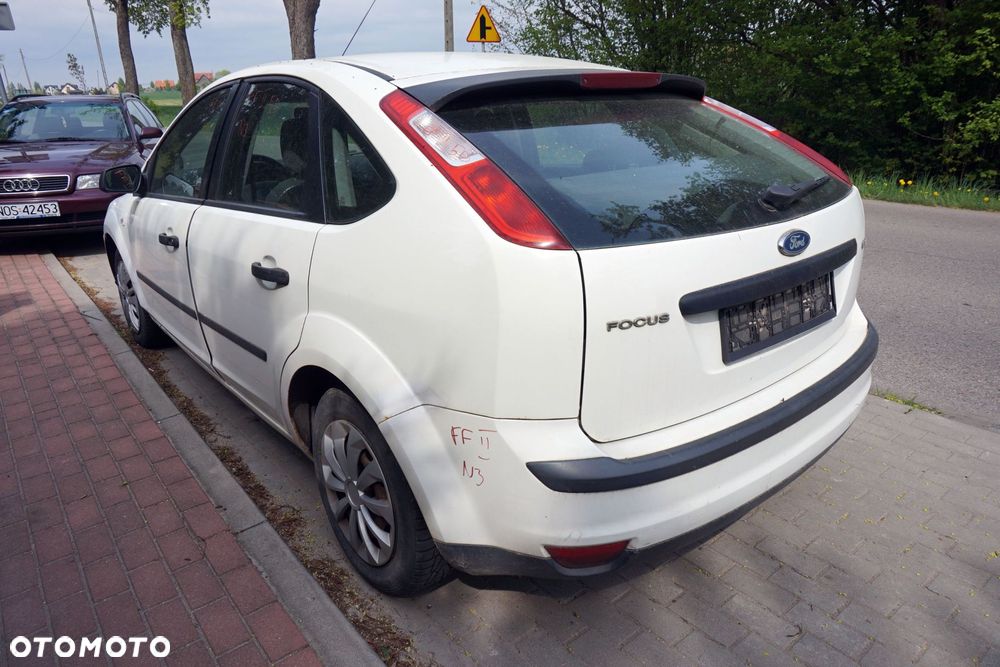 FORD FOCUS II MK2 5D HB 2005 N3 1.6 TDCI HHDA 90KM MTX75 BIAŁY na części - 3