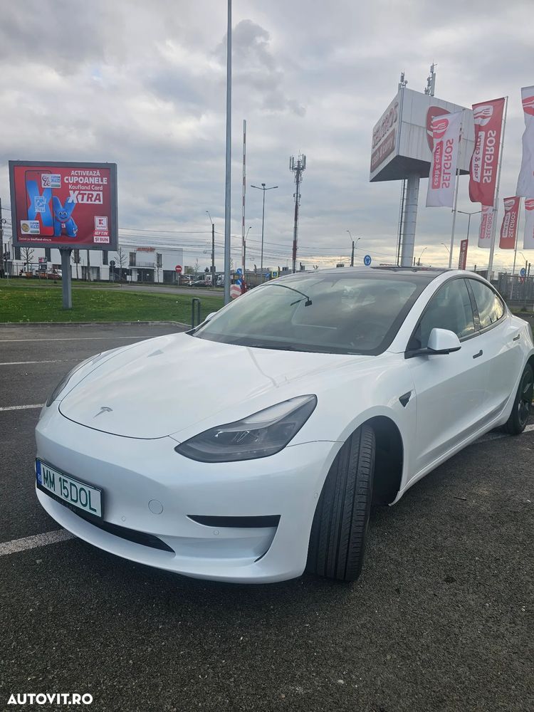 Tesla Model 3 - 3