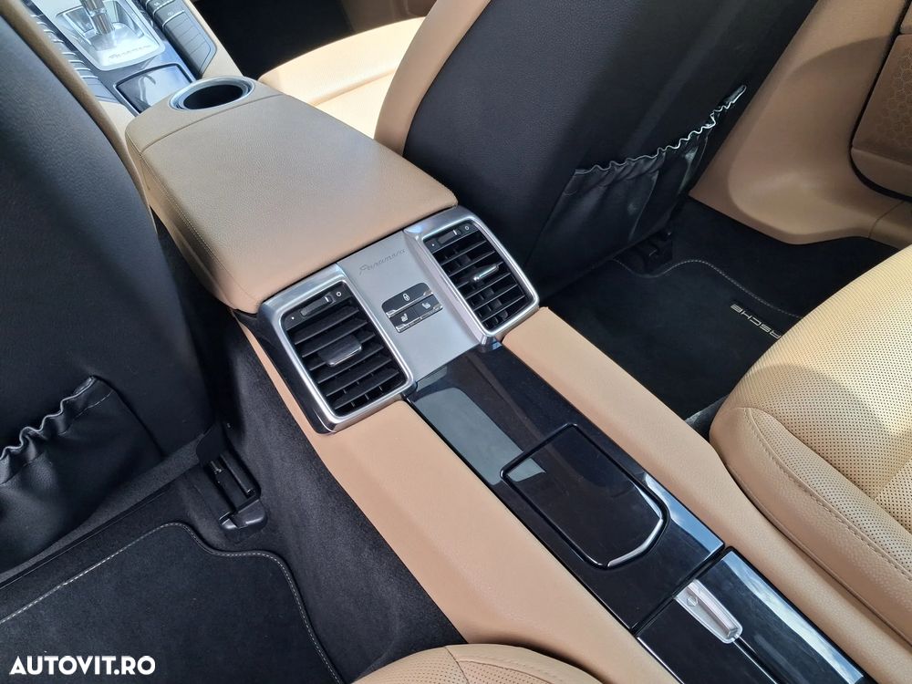 Porsche Panamera - 27