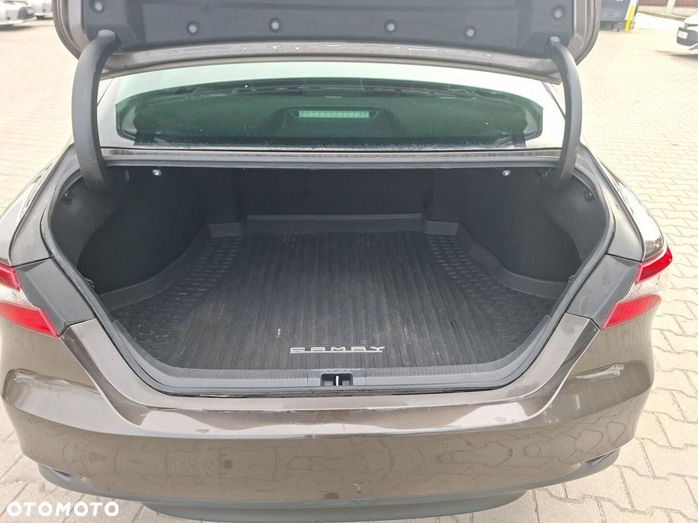 Toyota Camry 2.5 Hybrid Prestige CVT - 17