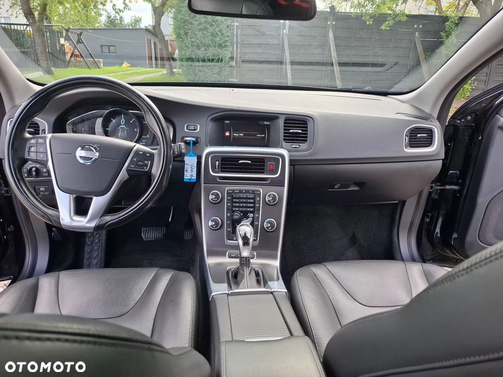 Volvo V60 D6 AWD Plug-in Hybrid R-Design Summum - 14