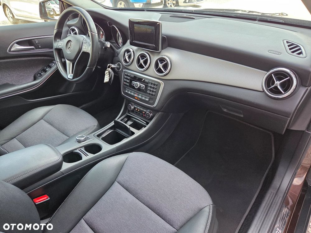 Mercedes-Benz GLA 200 7G-DCT Style - 16