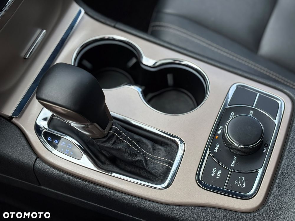 Jeep Grand Cherokee - 24