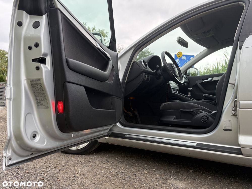 Audi A3 Sportback 1.8 TFSI Ambiente - 11