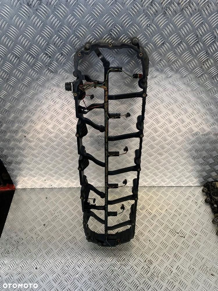 KOMPLETNA POKRYWA ZAWORÓW SILNIKA DAF - 8